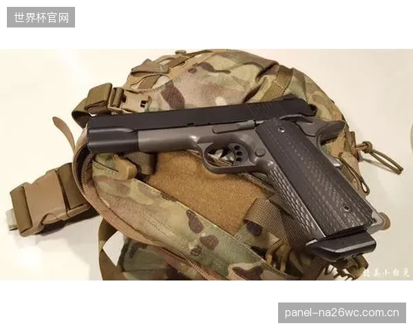 前田大然的战术价值在于不懈奔跑,他将是森保一在前场执行高压逼抢战术的第一人选。 前田大然的战术价值在于不懈奔跑,他将是森保一在前场执行高压逼抢战术的第一人选。